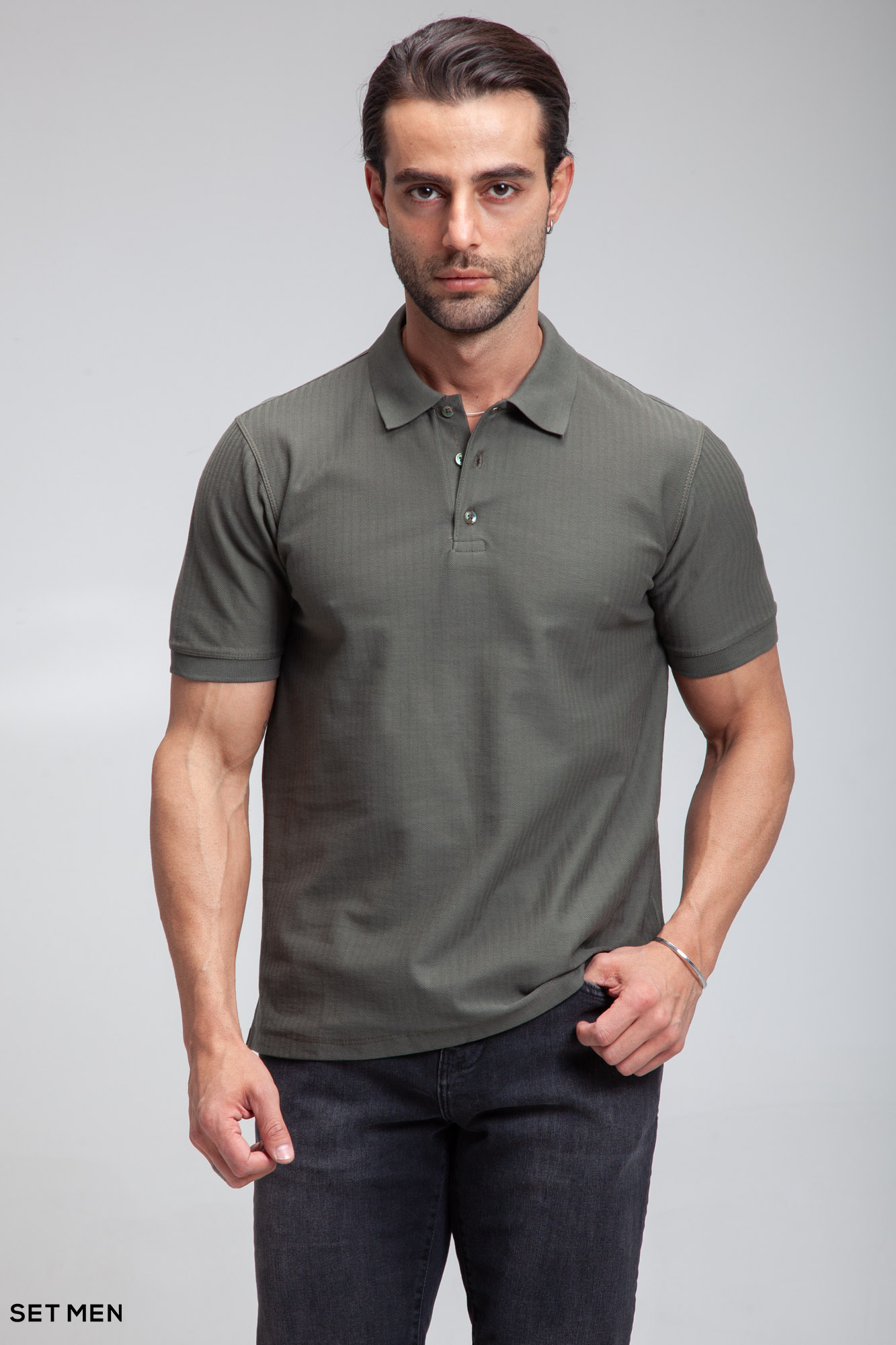 تیشرت یقه دارجناغی