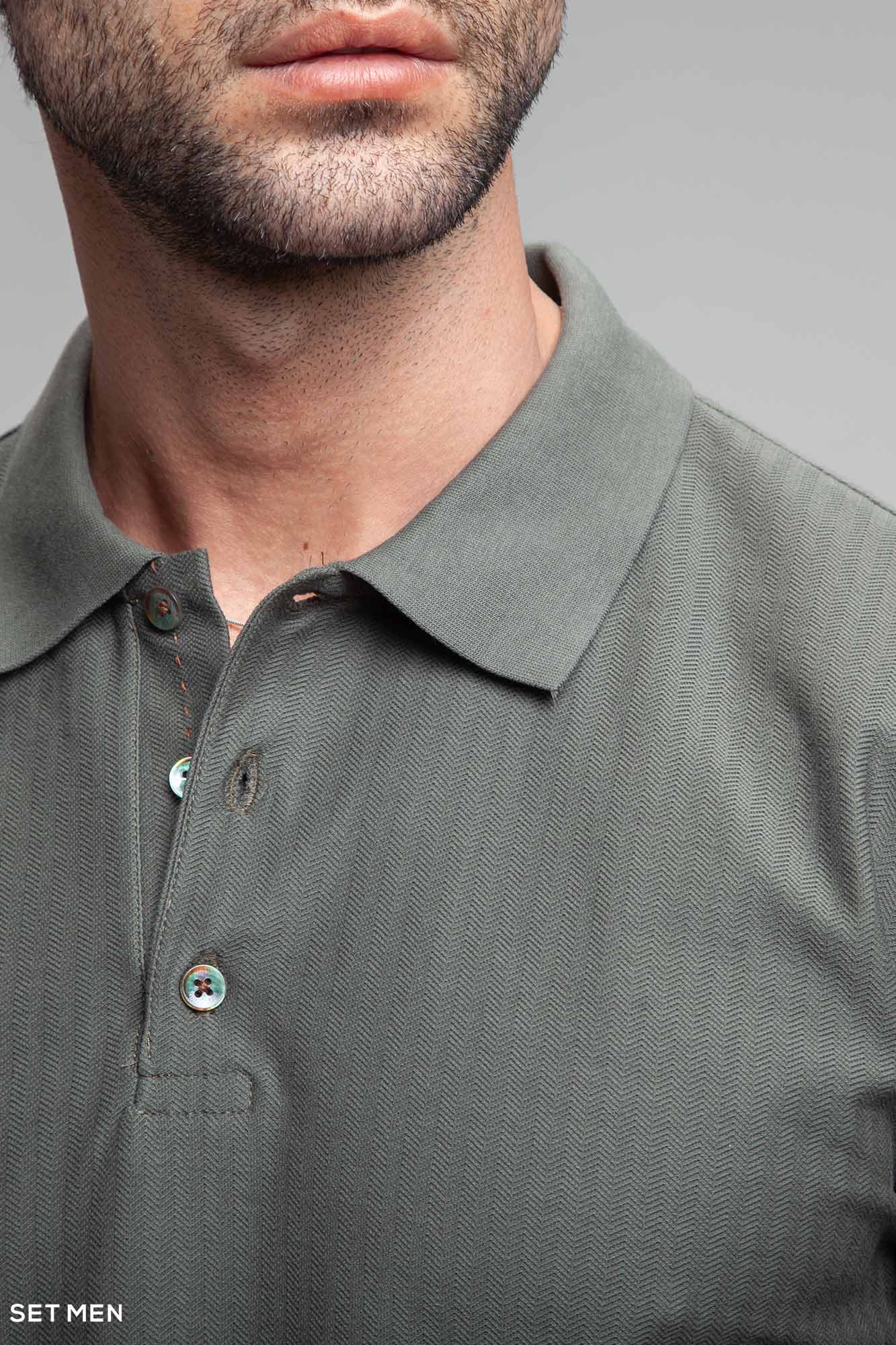 تیشرت یقه دارجناغی