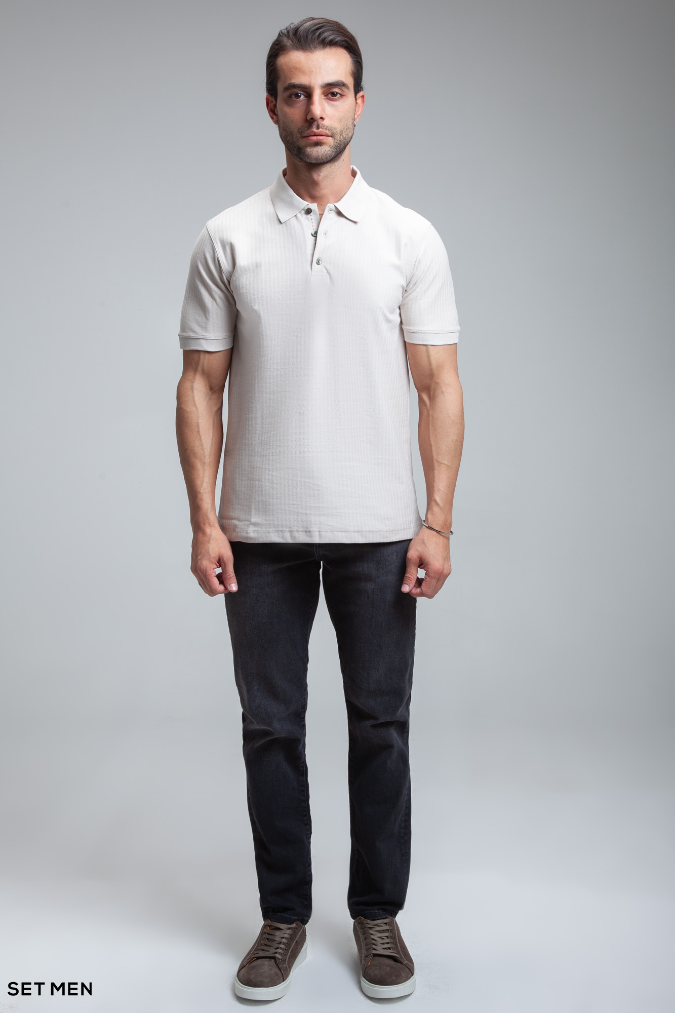 تیشرت یقه دارجناغی