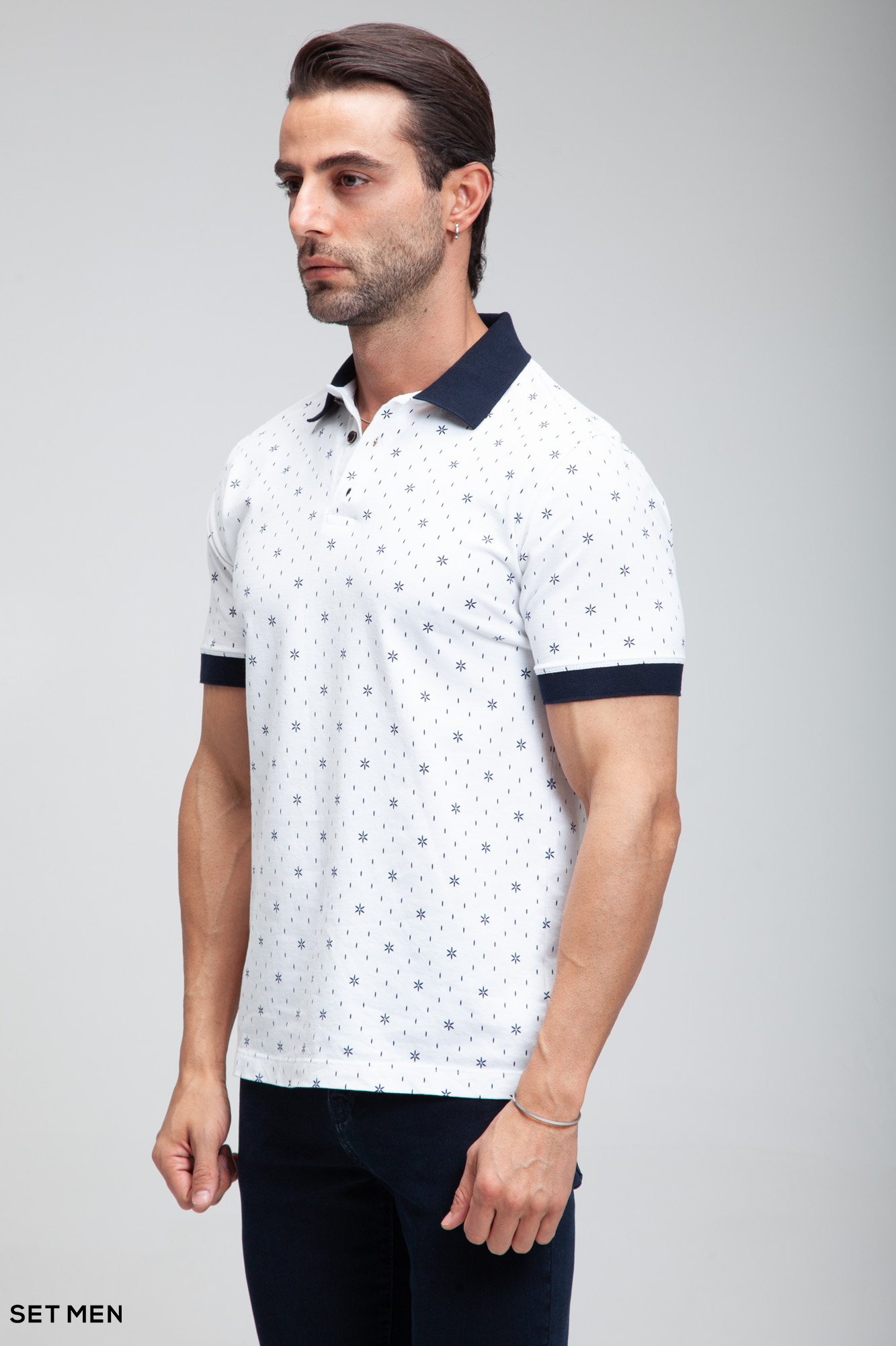 تیشرت یقه دارطرح دار