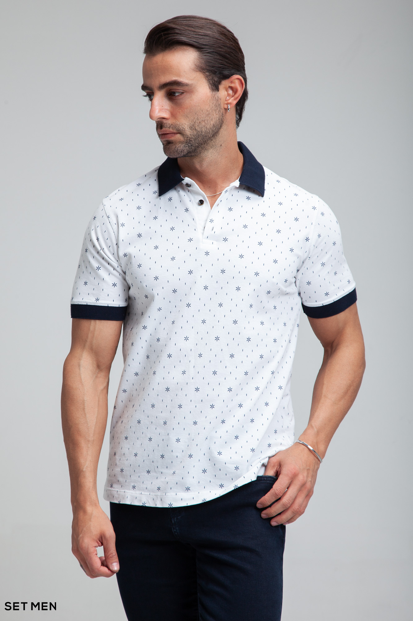 تیشرت یقه دارطرح دار