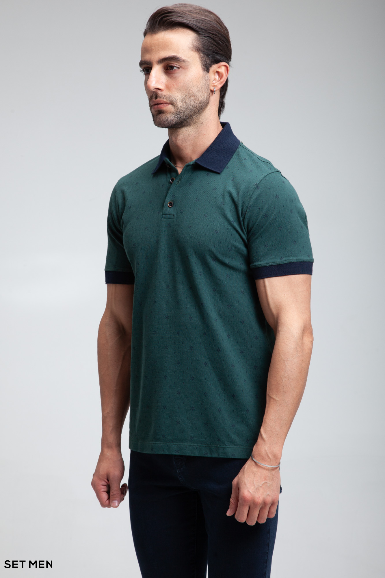 تیشرت یقه دارطرح دار