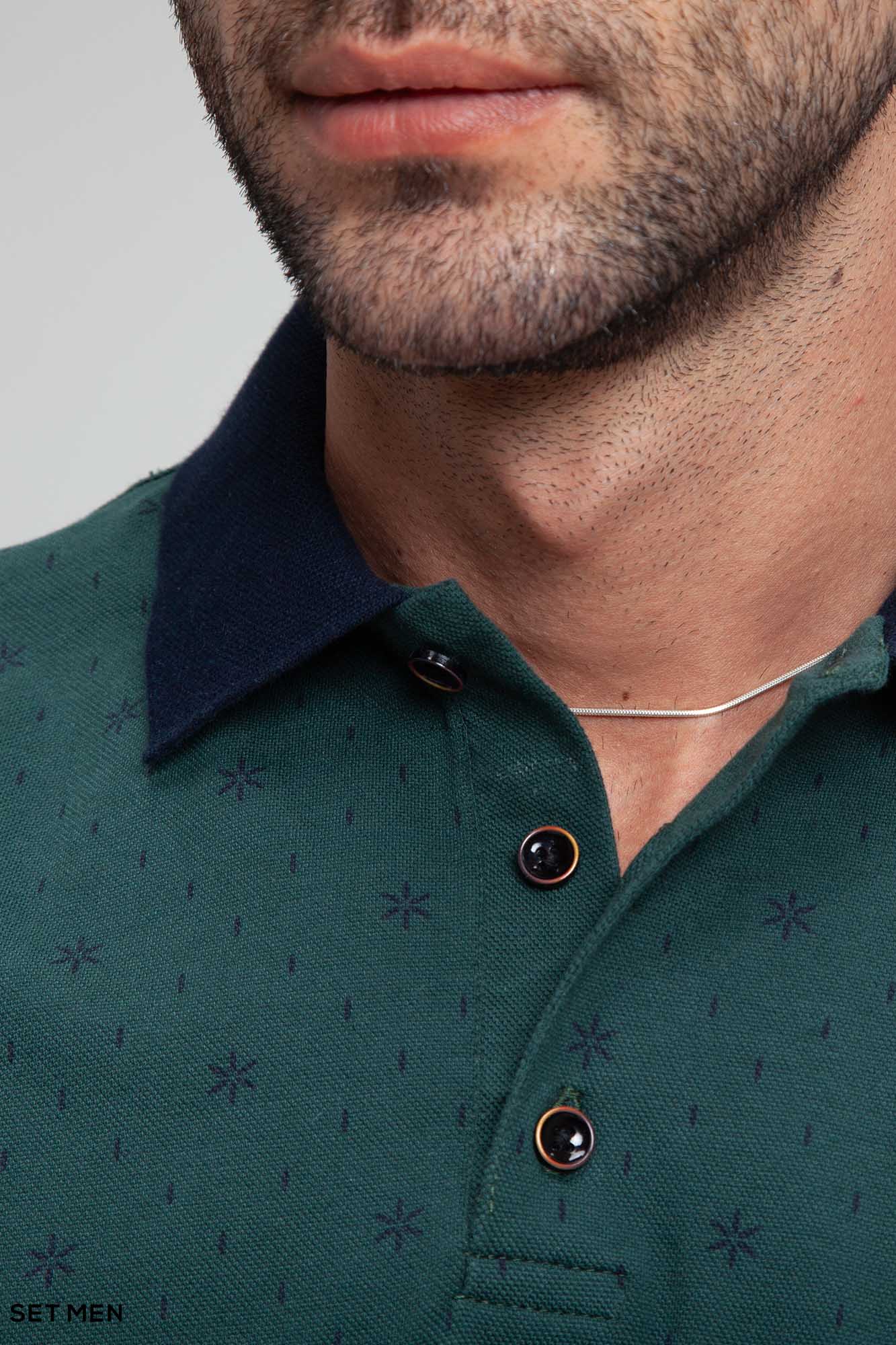 تیشرت یقه دارطرح دار