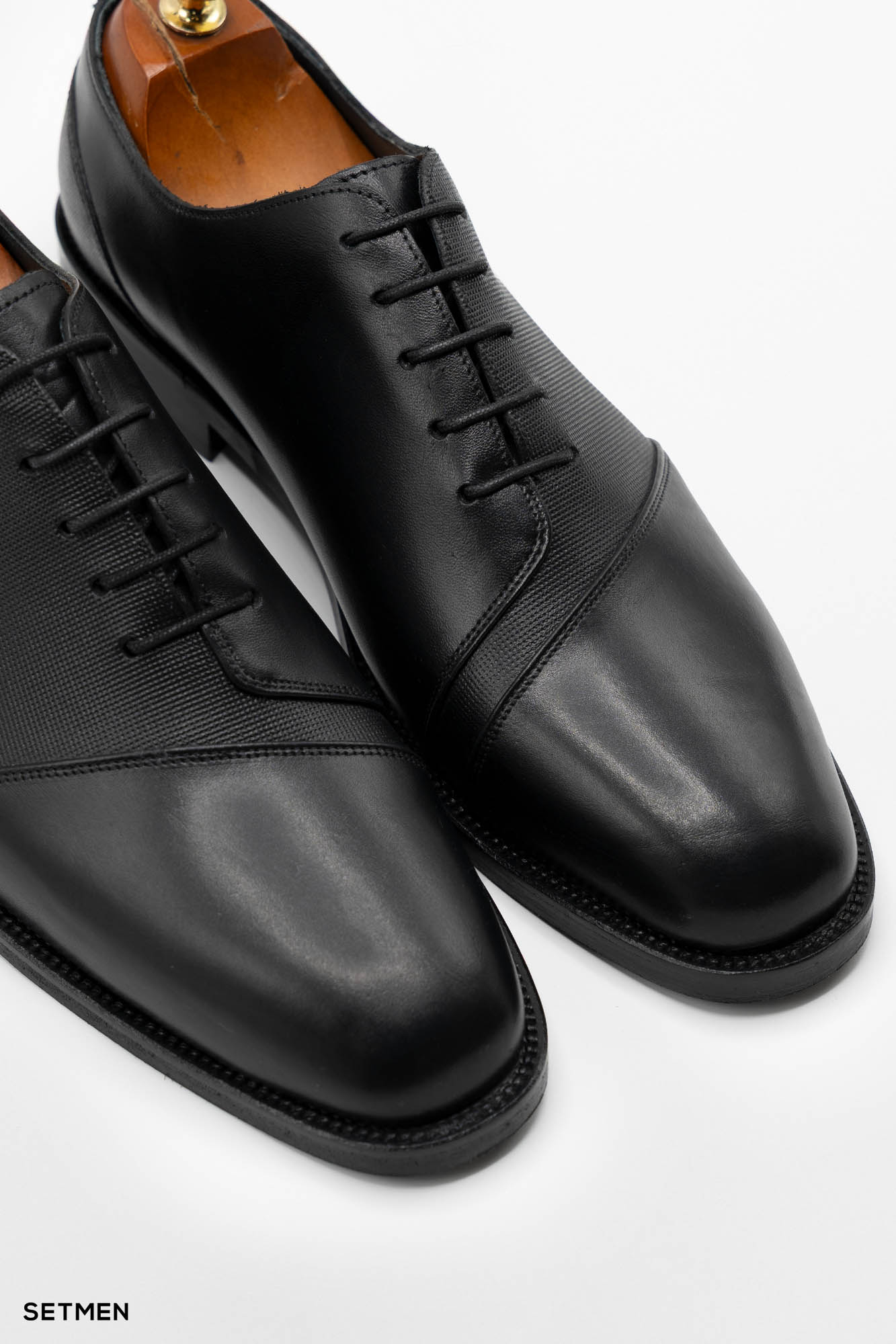 کفش مردانه چرم کلاسیک بنددار