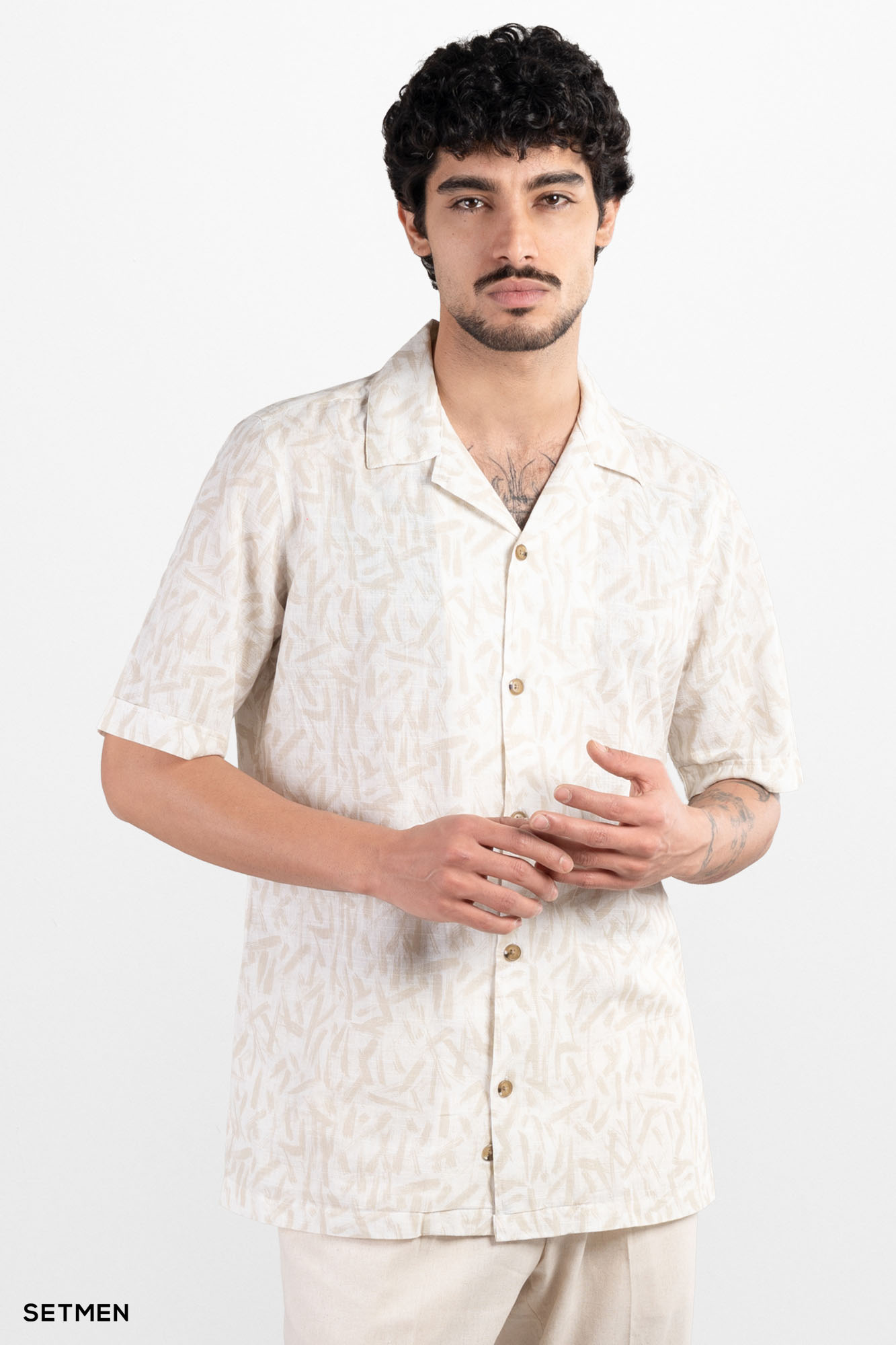 پیراهن مردانه آستین کوتاه یقه انگلیسی هاوایی