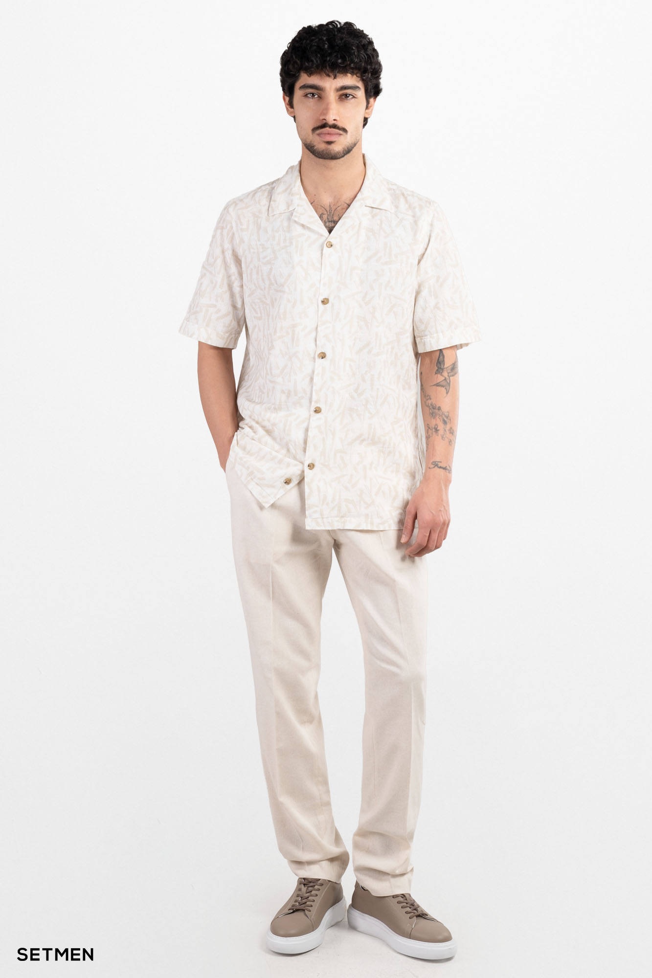 پیراهن مردانه آستین کوتاه یقه انگلیسی هاوایی